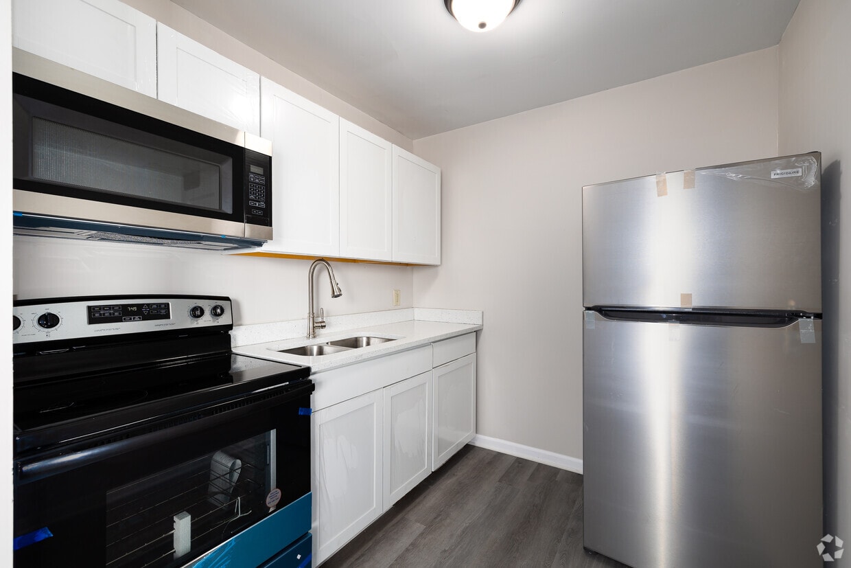 Primary Photo - Newly Renovated 2 Bedrooms!