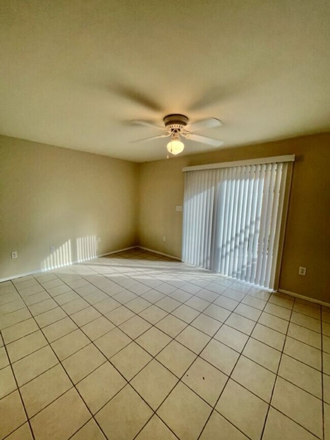 Foto del edificio - 1500 Lake Shore Dr