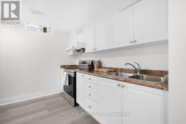 Building Photo - 3 Plowman Dr