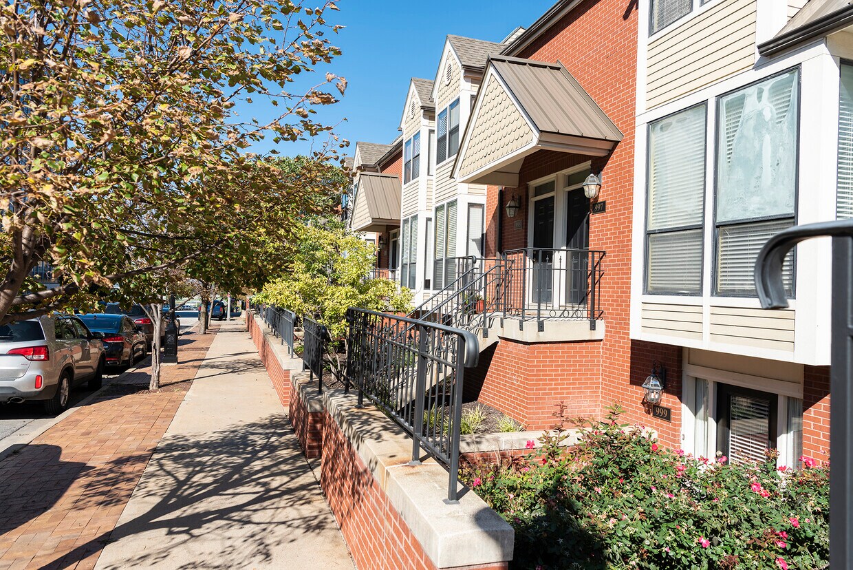 526 W 10th St, Kansas City, MO 64105 Townhouse for Rent in Kansas