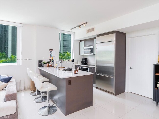 Building Photo - 2 br, 2 bath Condo - 500 Brickell Ave