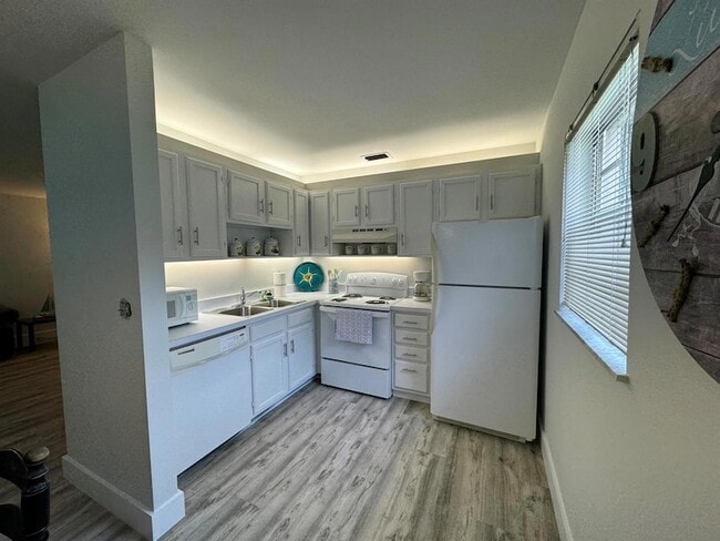 Foto del edificio - 48 Woodland Dr