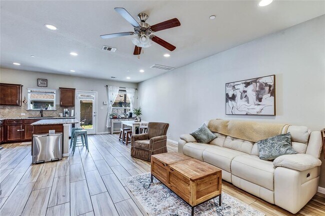 Foto del edificio - 1012 Lost Pines Ln