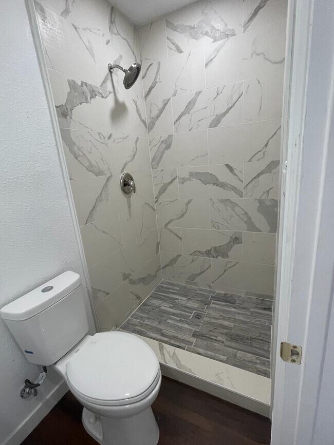 Foto del edificio - 2375 Burnet St