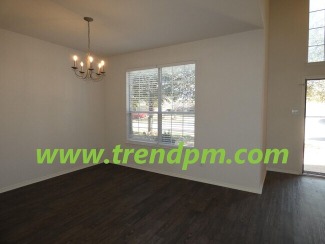 Foto del edificio - Stunning 4/2.5/2 home close to schools, sh...