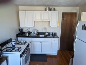 Building Photo - 390 Fellsway W