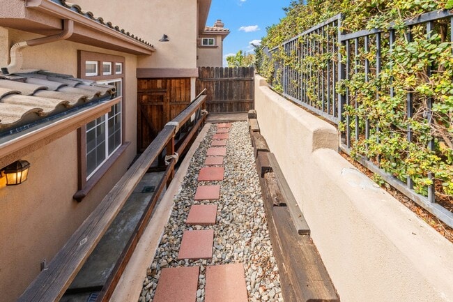 Building Photo - caballeros