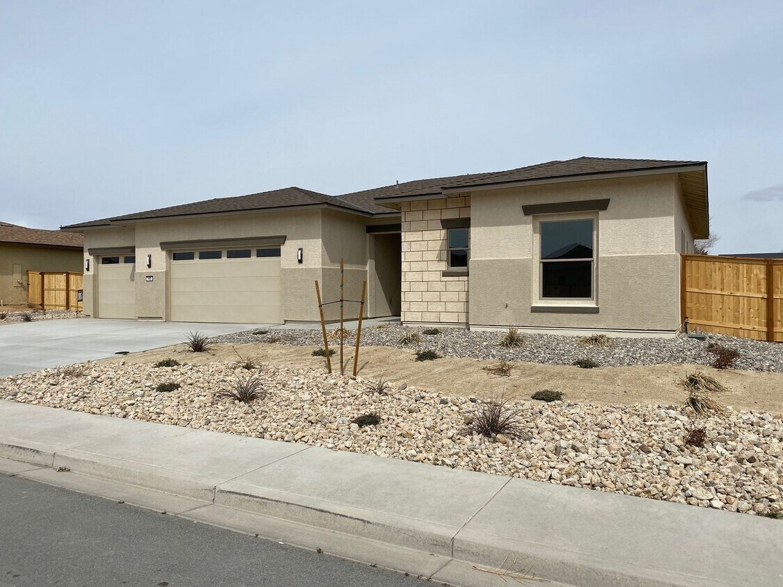 Primary Photo - $2395 - MODERN - LARGE YARD - GRANITE - ST...