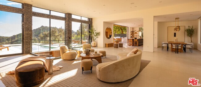 Foto del edificio - 12752 Mulholland Dr