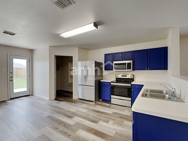 Building Photo - 2912 Mockingbird St