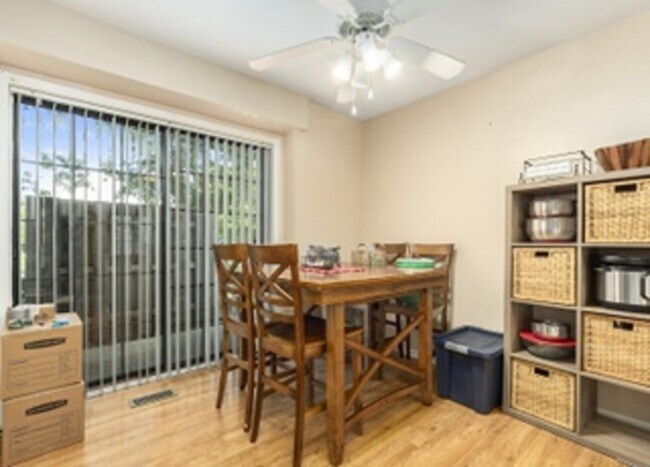 Dining Area - 1482 W Jefferson Ave