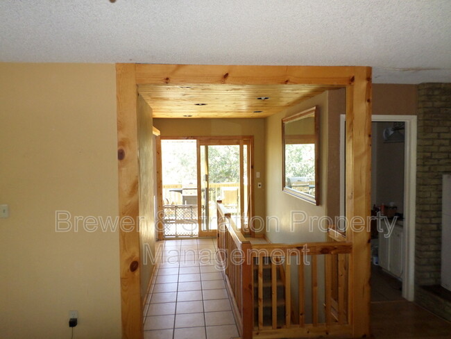 Building Photo - 1205 N Sunshine Ln