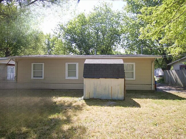 Building Photo - 133 St Thomas Ln