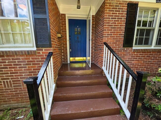 Building Photo - 1701 York Dr