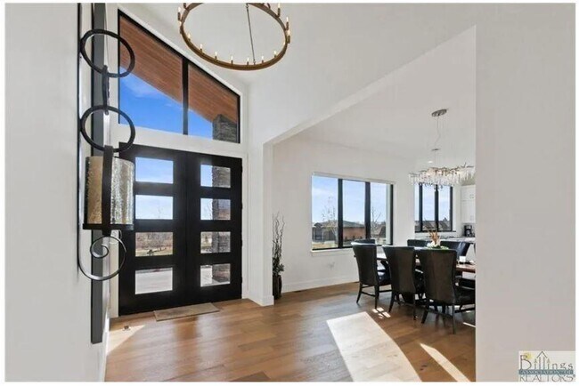 Building Photo - 2315 Saddleback Dr