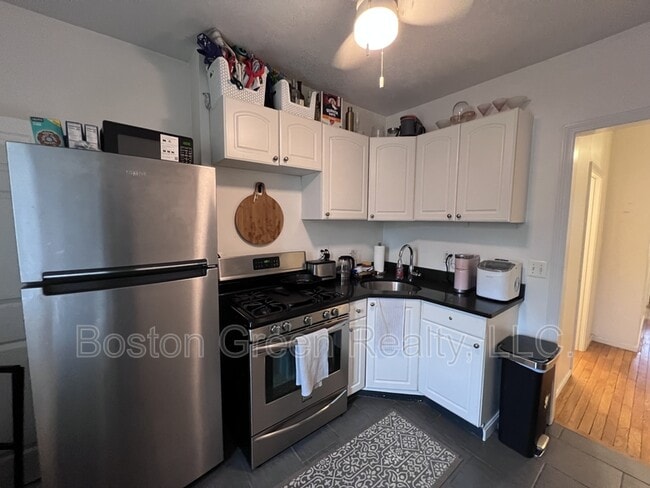 Photo - 788 E 6th St House