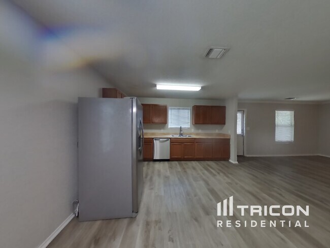 Building Photo - 9122 Silver Vista