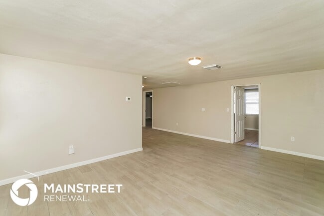 Building Photo - 7909 Hawthorn Dr