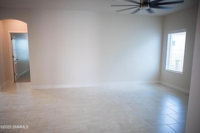 Building Photo - 3007 San Jenaro Dr