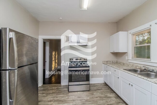 Building Photo - 536 Hickory Ave