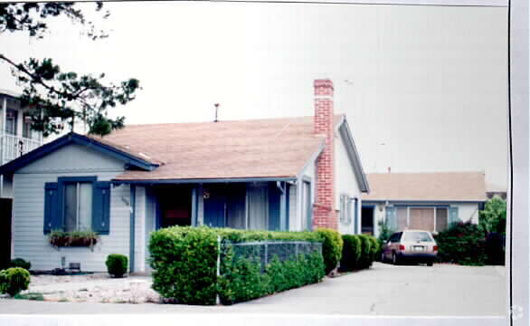 Building Photo - 1514-1516 Oak Ave