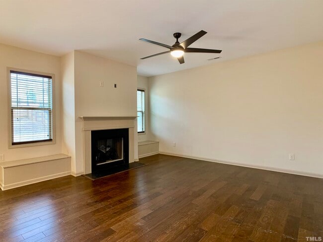 Building Photo - 312 E Webber Ln