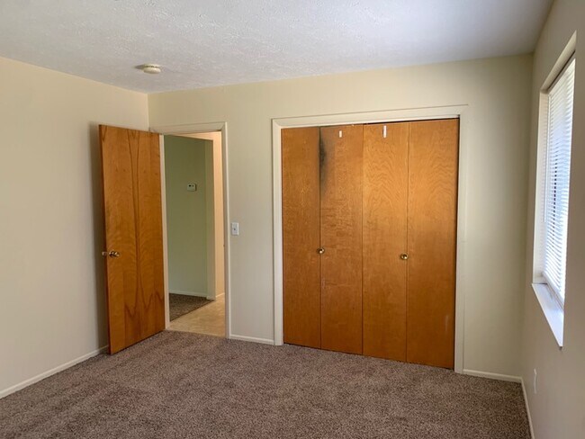Building Photo - 217 Eisenhower Dr