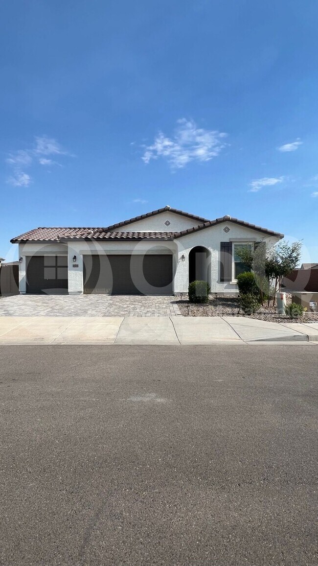 Foto del edificio - 40305 W Agave Rd