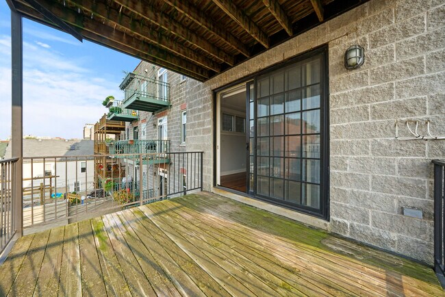 Foto del edificio - 864 W Buckingham Pl