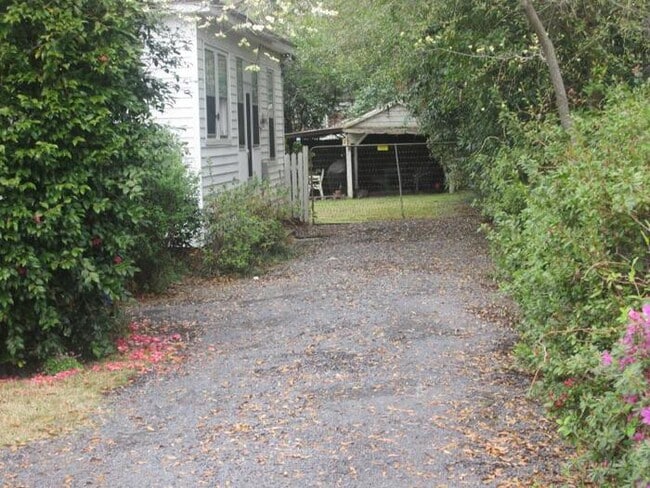 Building Photo - Lovely Earlewood Home