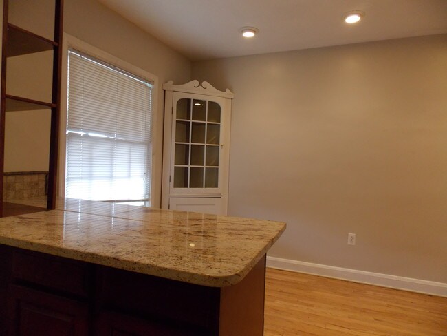 Foto del edificio - 4210 Edgehill Ave