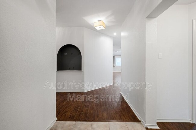 Foto del edificio - 3412 Flowstone Ln