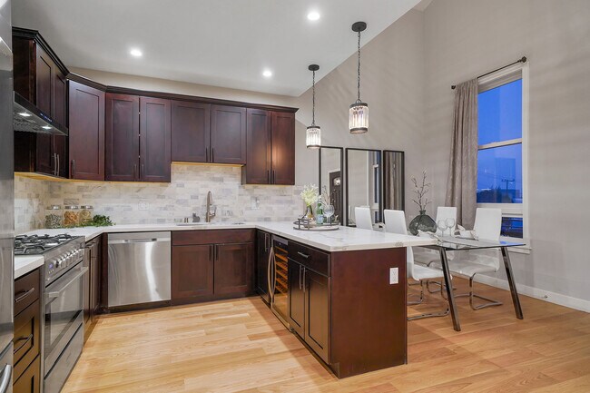 Foto del edificio - 1683 Newcomb Ave