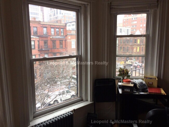 Building Photo - 272 Newbury St