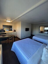 Building Photo - 1020 W 12th Ave