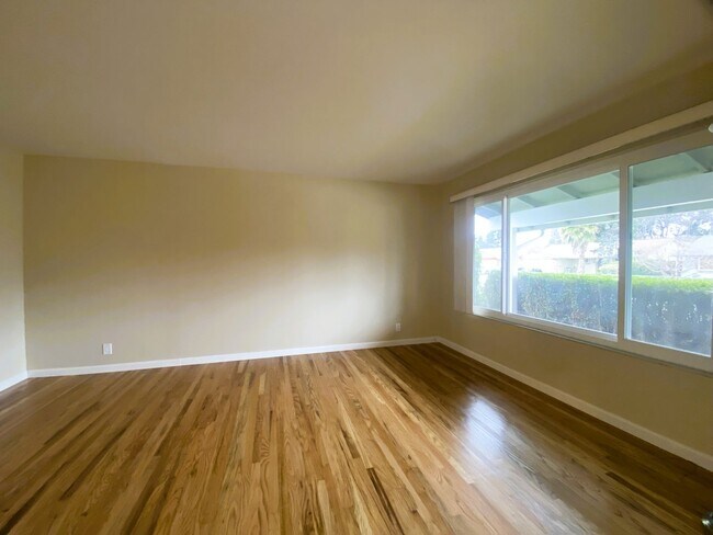 Building Photo - Lovely 3-bedroom home for rent in Fremont - Sundale!