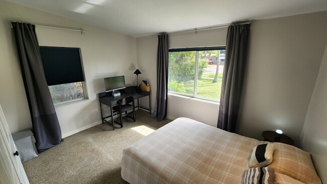 Building Photo - 565 NW 128th St