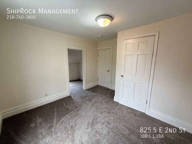 Foto del edificio - 825.5 E 2nd St