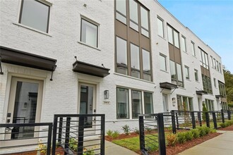 Building Photo - 302 Gibson St SE