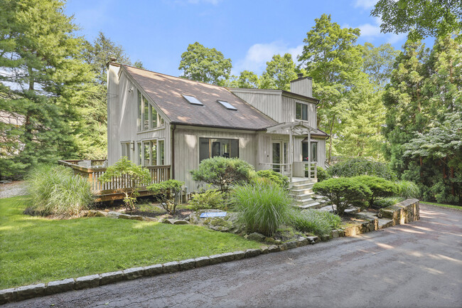 Building Photo - 60 Apple Tree Ln