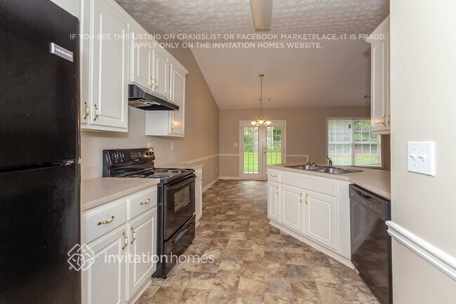 Foto del edificio - 155 Crooked Creek Dr