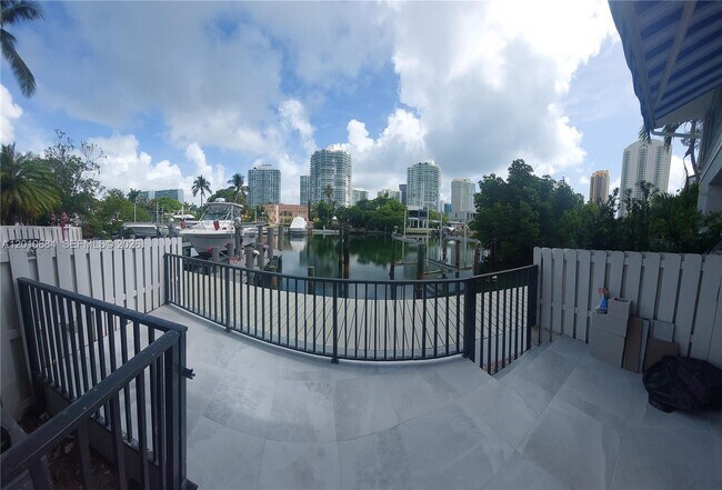 Foto del edificio - 255 Poinciana Island Dr