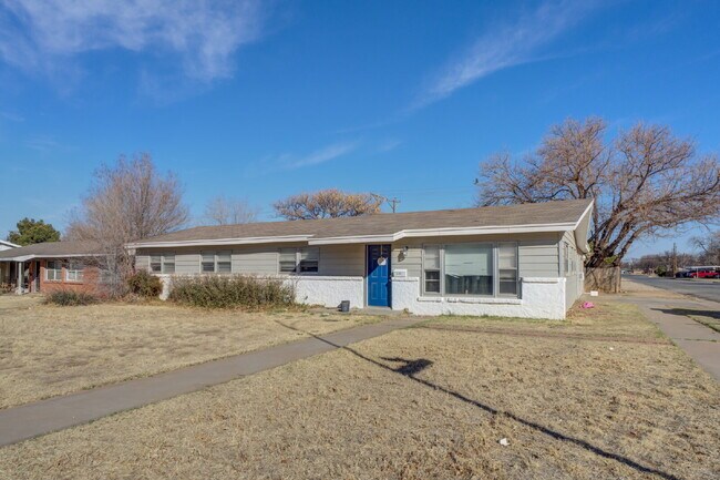 Foto del edificio - 4-Bedroom 3-bath Pre-lease For Summer 2026!