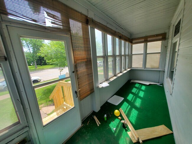 Foto del edificio - AVAILABLE May 2026 - Wonderful 4 Bedroom House - 2 Car Garage