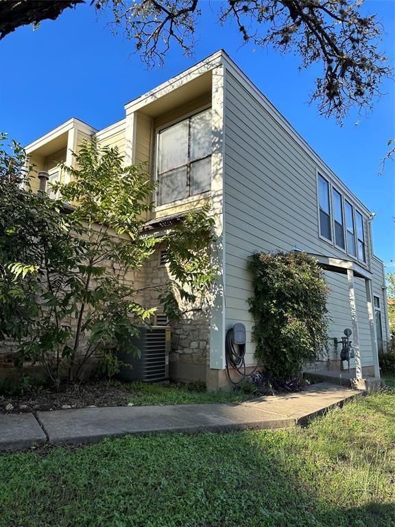 Foto del edificio - 6728 Lancret Hill Dr