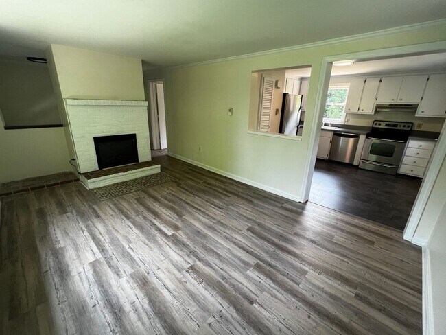 Building Photo - Updated 5 BR Raised Ranch in Amherst with ...