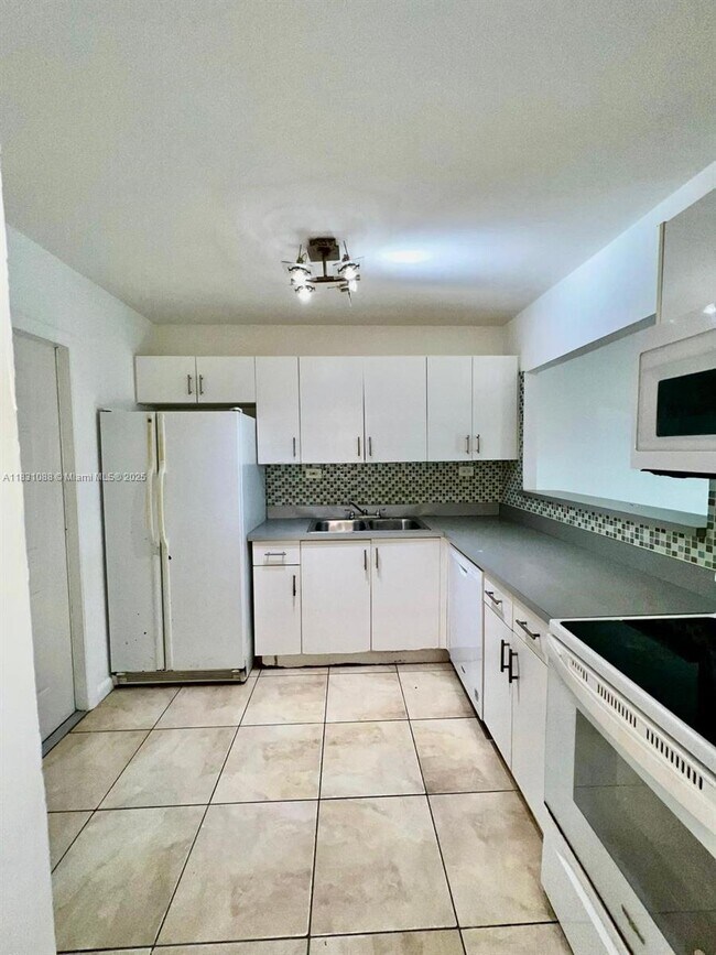 Foto del edificio - 15221 NE 6th Ave