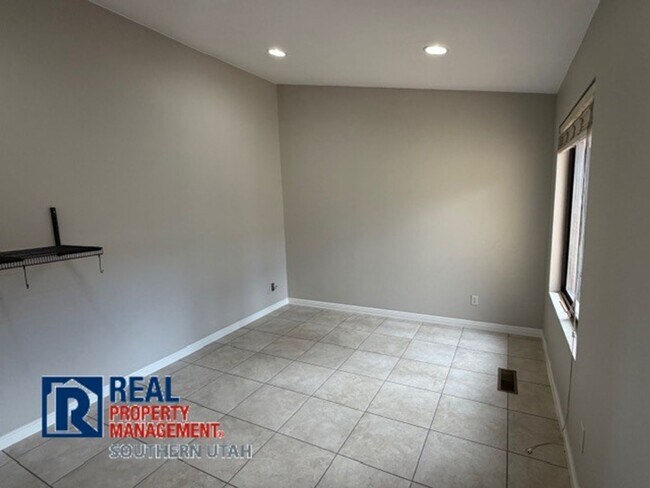 Foto del edificio - Garden South Condo with Views