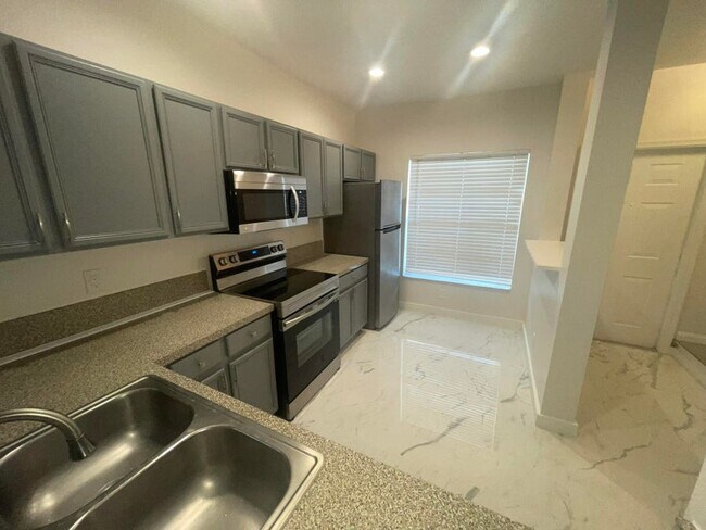 Foto del edificio - 5129 Palmbrooke Cir