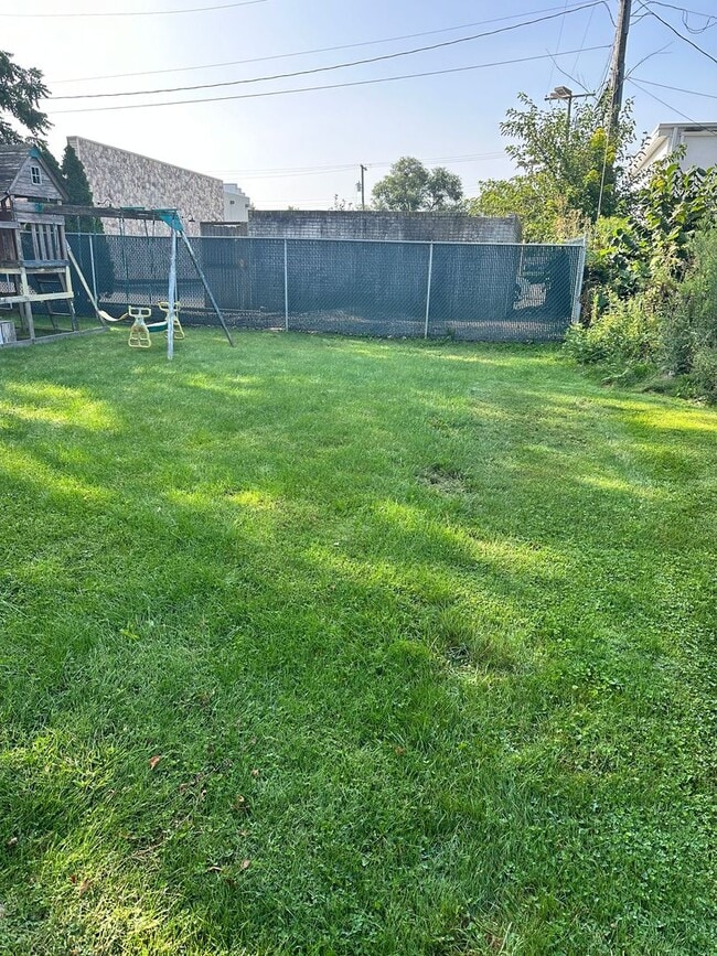 Building Photo - 806A E Jefferson St